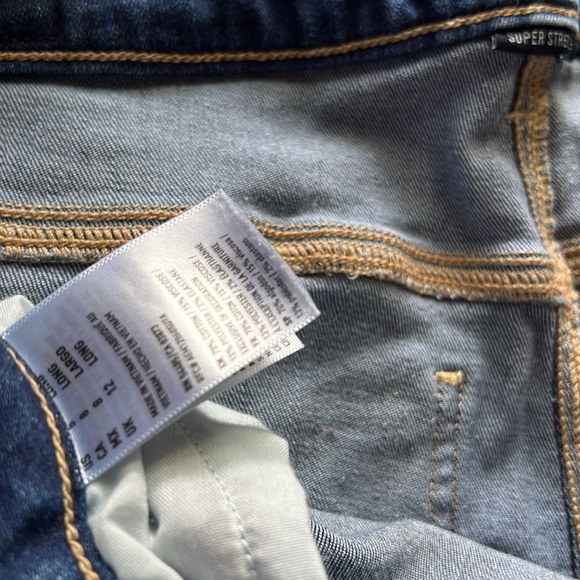 2 Pairs of American Eagle Jeans (Bundle of 2) - Picture 6 of 8